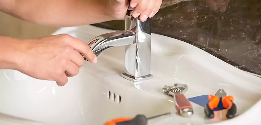 Bathtub Faucet Replacement in Lindenhurst